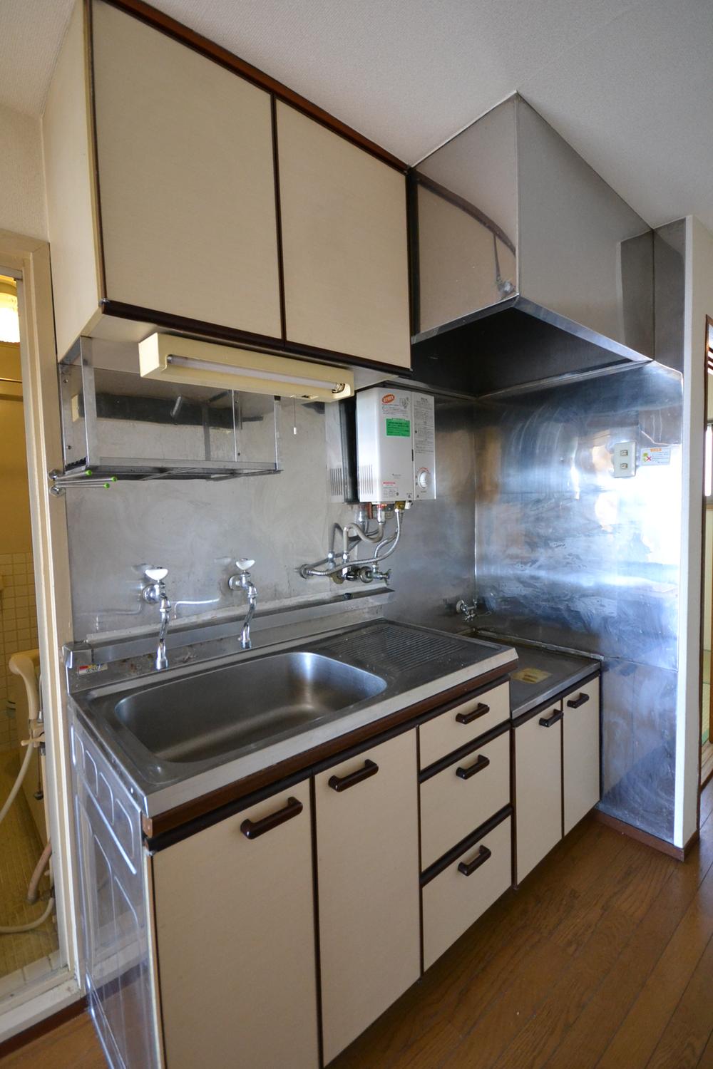 Kitchen. Indoor (12 May 2013) Shooting