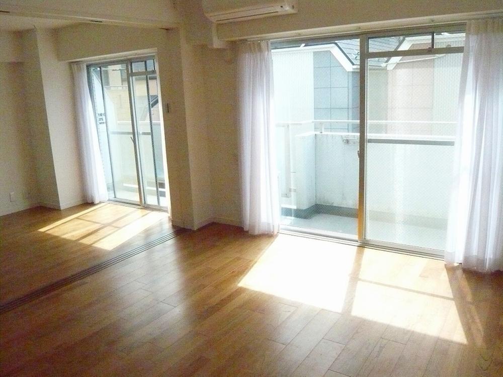 Living. Indoor (11 May 2013) Shooting