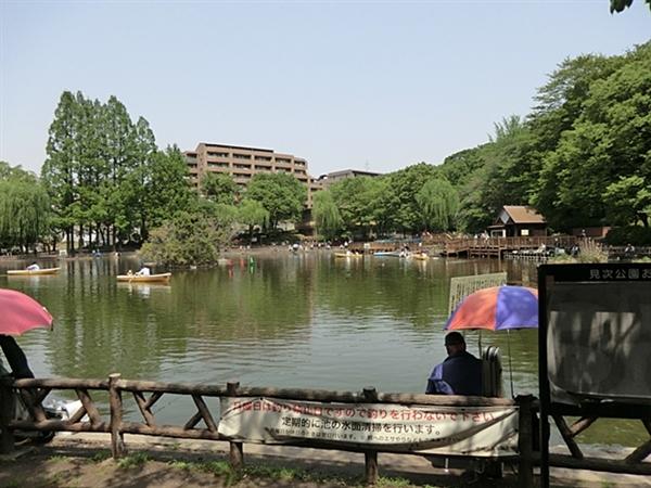 park. 960m until the tribute park