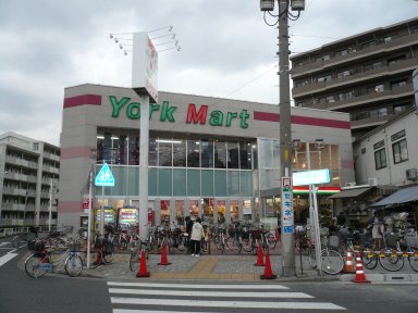 Supermarket. York Mart Shimoitabashi store up to (super) 595m