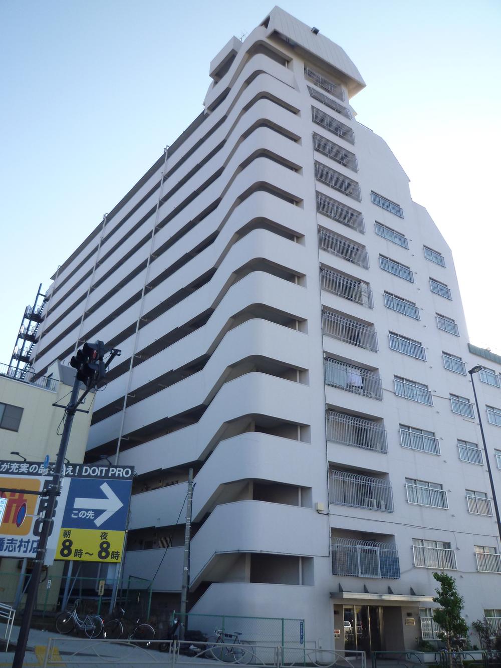 Local appearance photo. 2 floor of 13-storey. Total units 90 units.