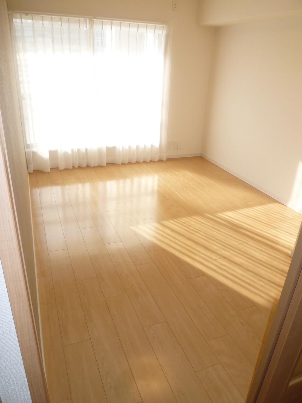 Non-living room. Living next to Western-style about 6.0 Pledge. With closet.