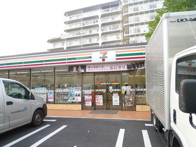 Convenience store. 316m to Seven-Eleven (convenience store)