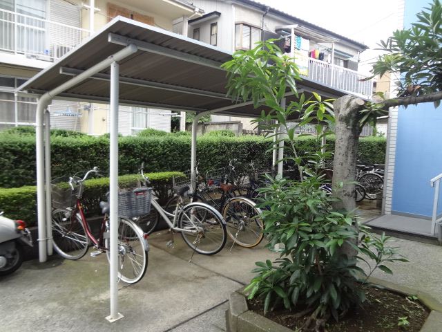 Other. Covered parking lot. Large bike is also free