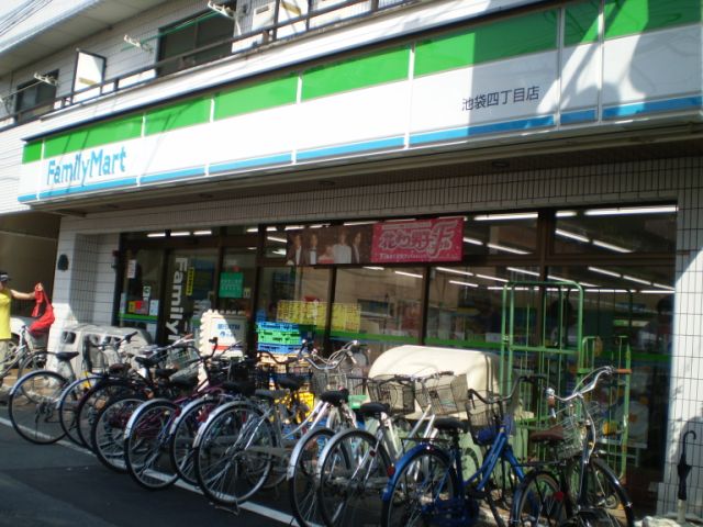 Convenience store. 320m to Family Mart (convenience store)