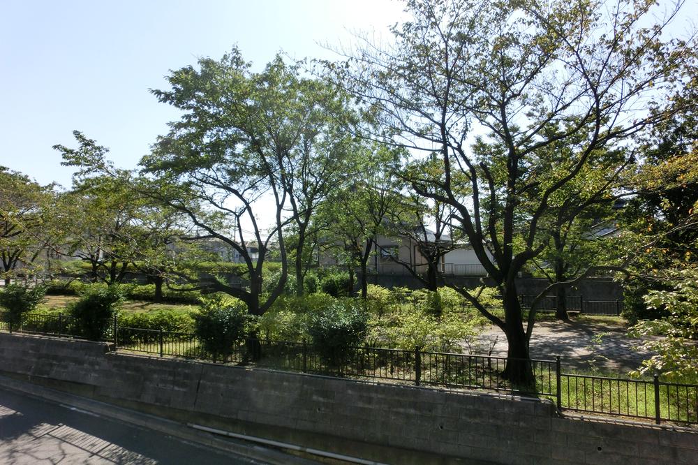 View photos from the dwelling unit. Southwest side, Sunny per park Cherry blossoms in spring is very beautiful. View from the site (October 2013) Shooting