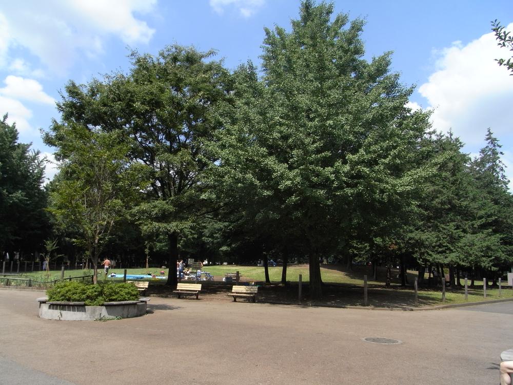 park. 100m to Metropolitan Akatsuka Park