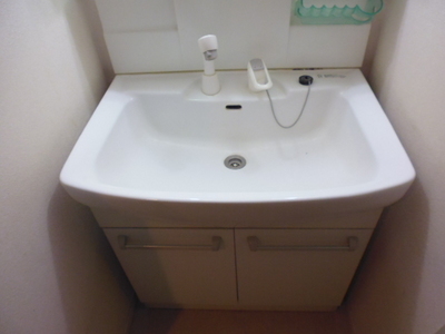 Washroom. Independent wash basin (reference photograph of another in Room)