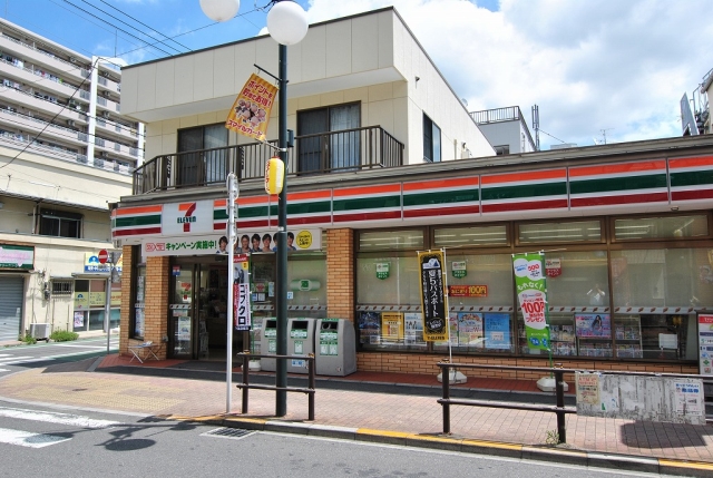 Convenience store. 86m until the Seven-Eleven Itabashi lotus root Station (convenience store)