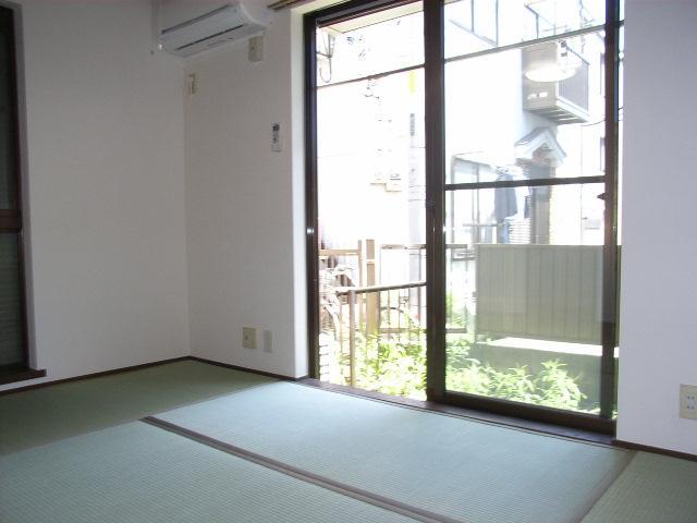 Living and room. Japanese-style room 6 quires. 