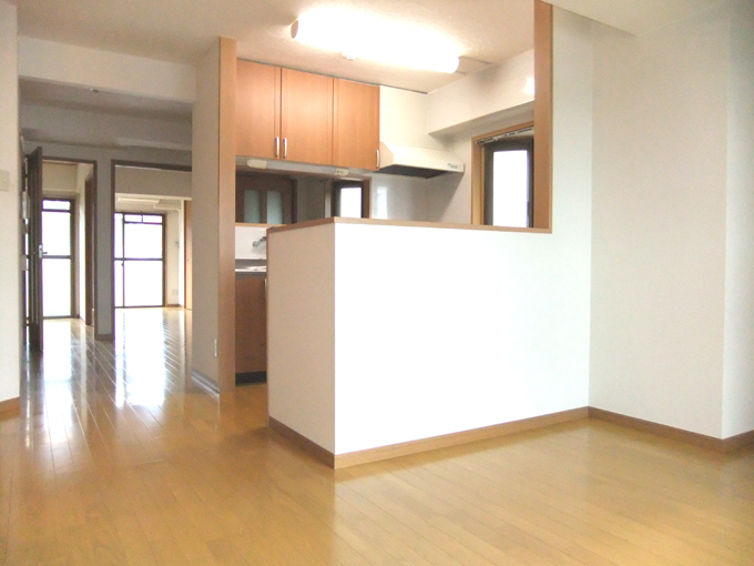 Living and room. Dining space in the kitchen back