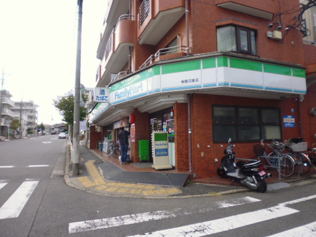 Convenience store. FamilyMart Itabashi Yotsuba store up (convenience store) 138m