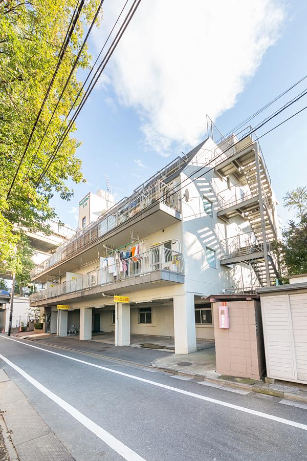 Local appearance photo. 3 Station 2 routes available