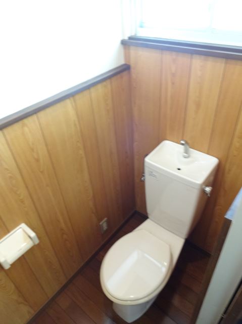 Toilet. Window there of restroom ◆ Good ventilation