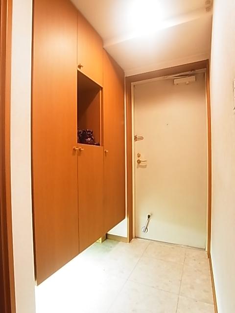 Entrance. Local (11 May 2013) Shooting