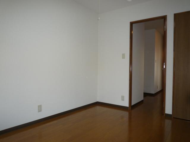 Other room space. Flooring