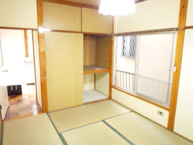 Other room space. Japanese-style room to settle