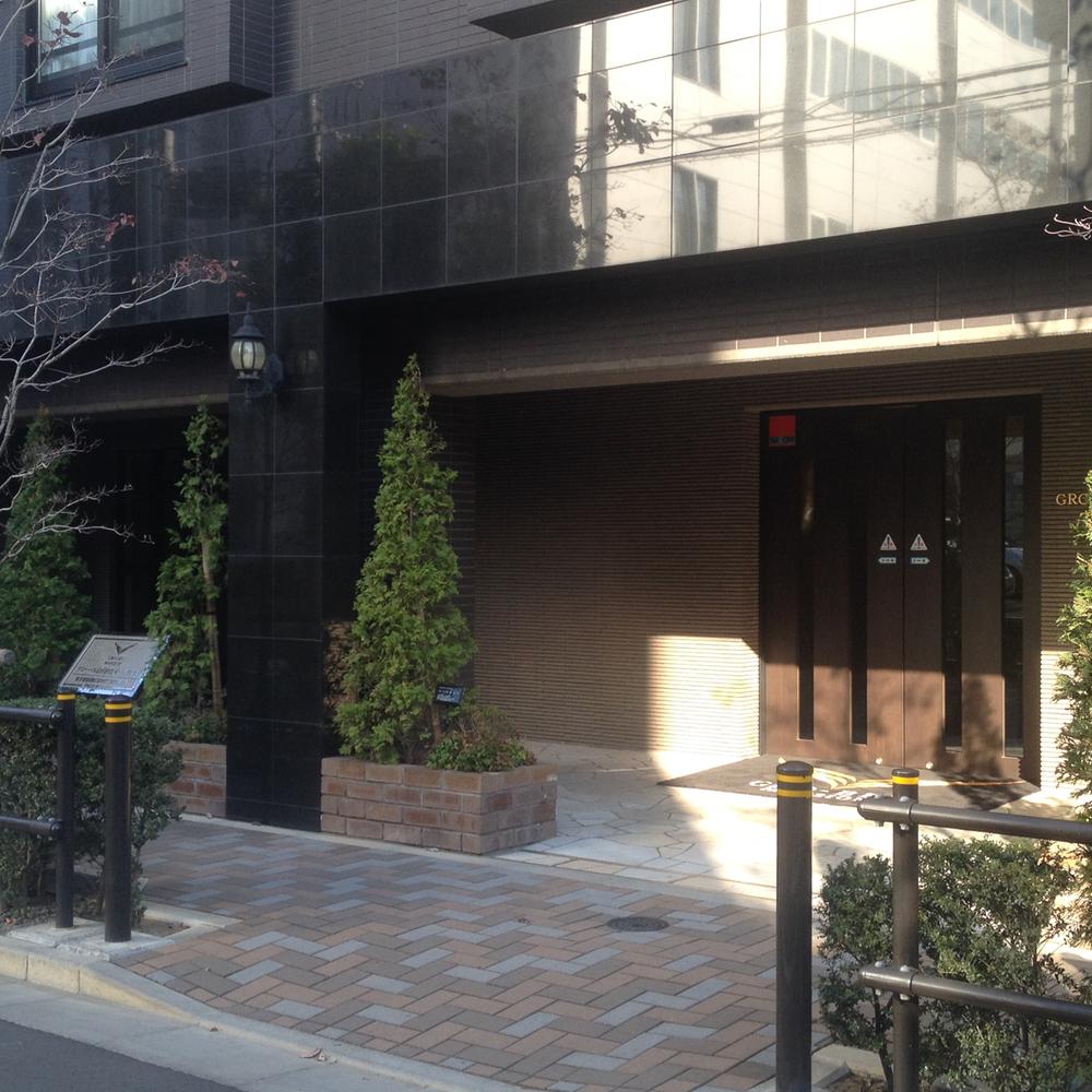 Entrance. Common areas