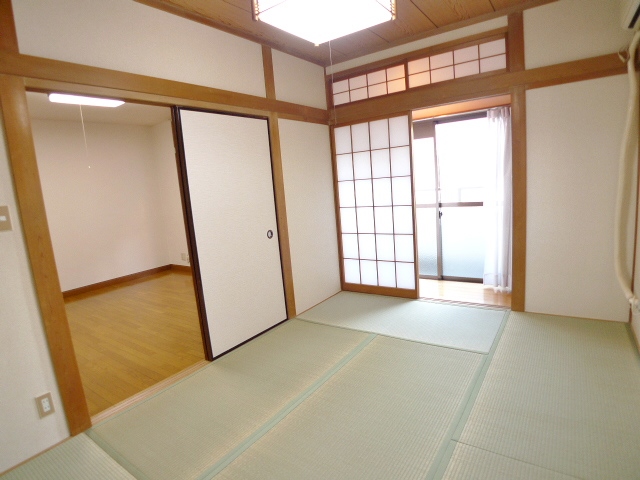 Living and room. Entrance is has become a double-lock.