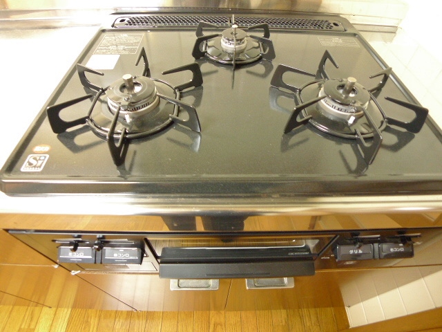 Kitchen. Very clean with a 3-burner stove new