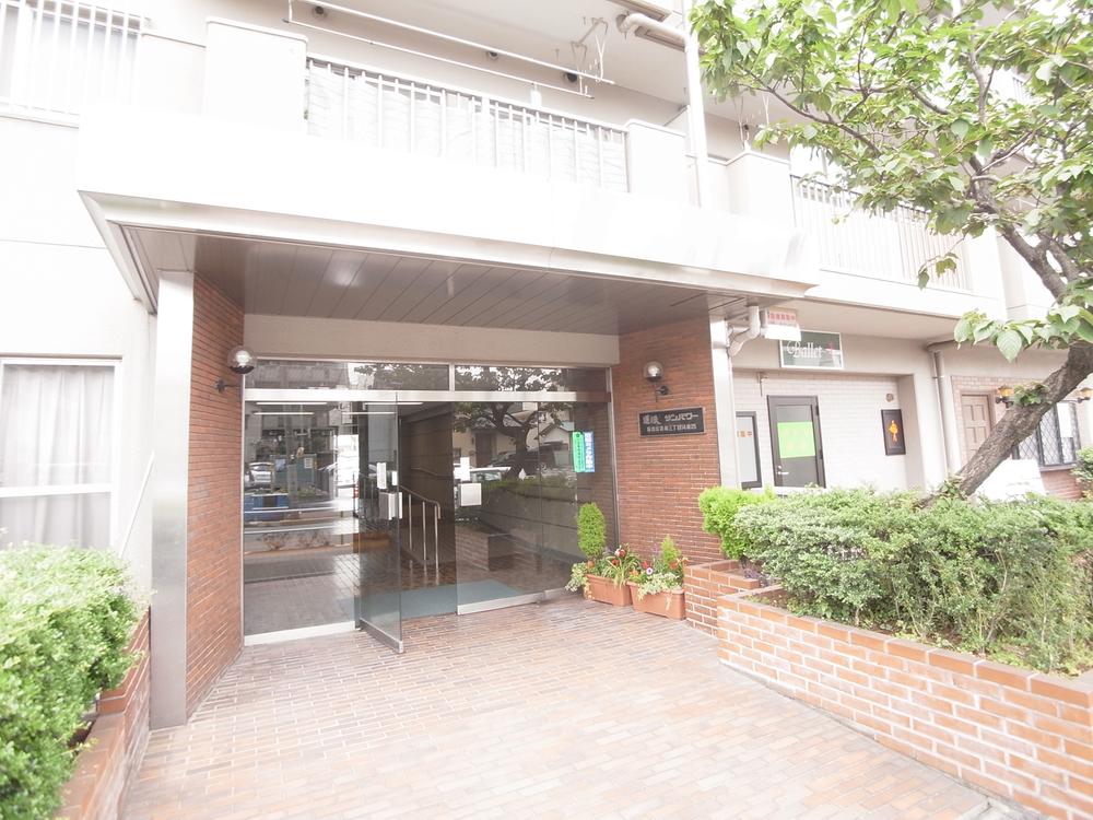 Entrance. Common areas