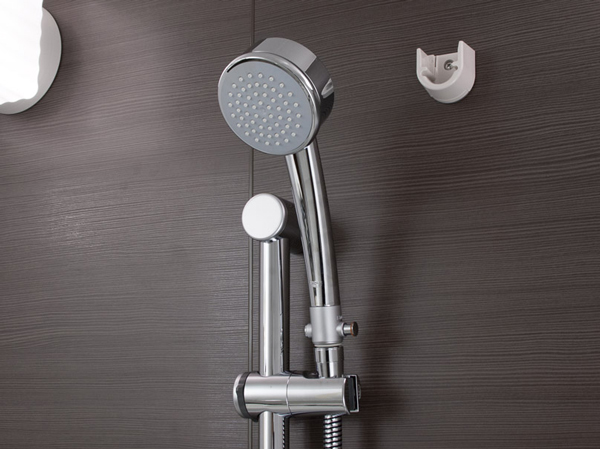 Bathing-wash room.  [Grohe Corp. shower head] Bathroom shower head, Germany ・ It was adopted Grohe, Inc.. Simply press the button attached to the shower head, Spouting ・ You can repeat the water stop. Bathing at the time of the shampoo and baby, It is very convenient when cleaning. Also, Because the shower head of the spray (water saving) There is also a water-saving effect, Also it has excellent energy saving.