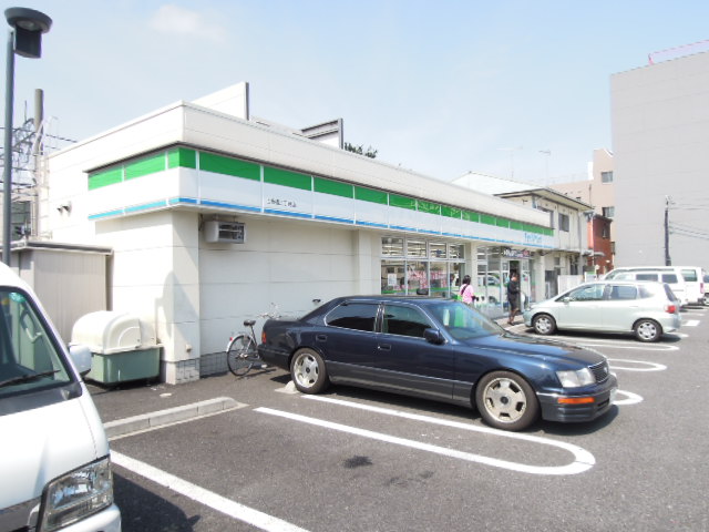 Convenience store. FamilyMart Kamiitabashi Sanchome store up to (convenience store) 286m