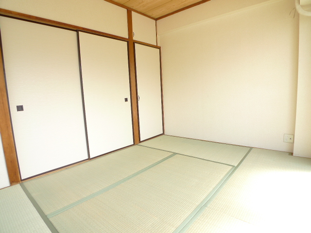 Living and room. Room part is the Japanese-style room with a warm! 