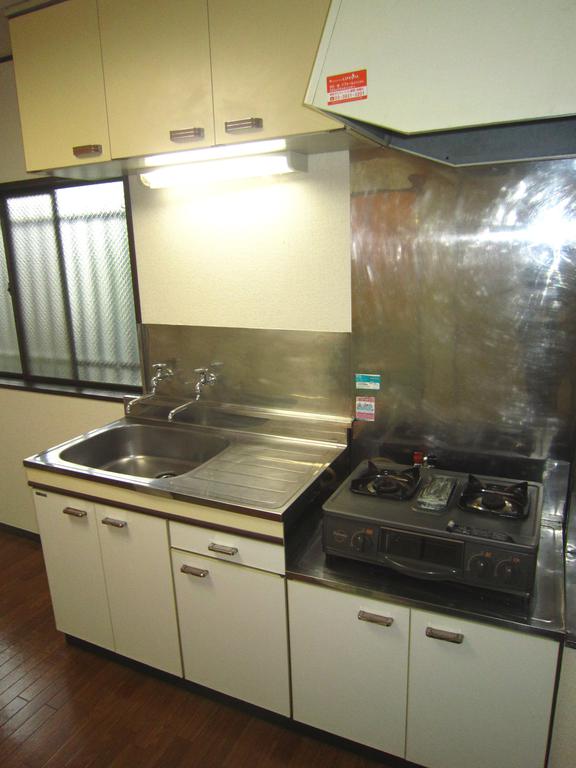 Kitchen. Enhancement cook in 2 lot gas stoves! 