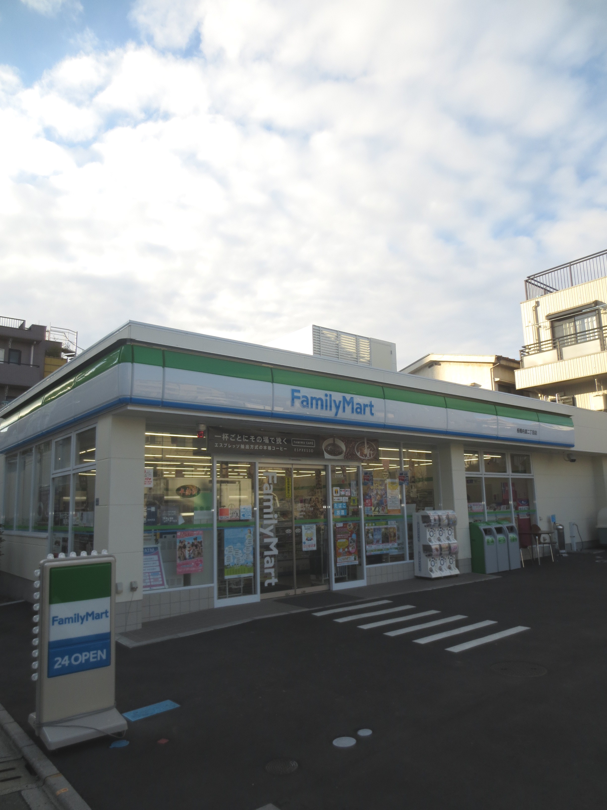 Convenience store. FamilyMart Itabashi Funato-chome store up (convenience store) 158m