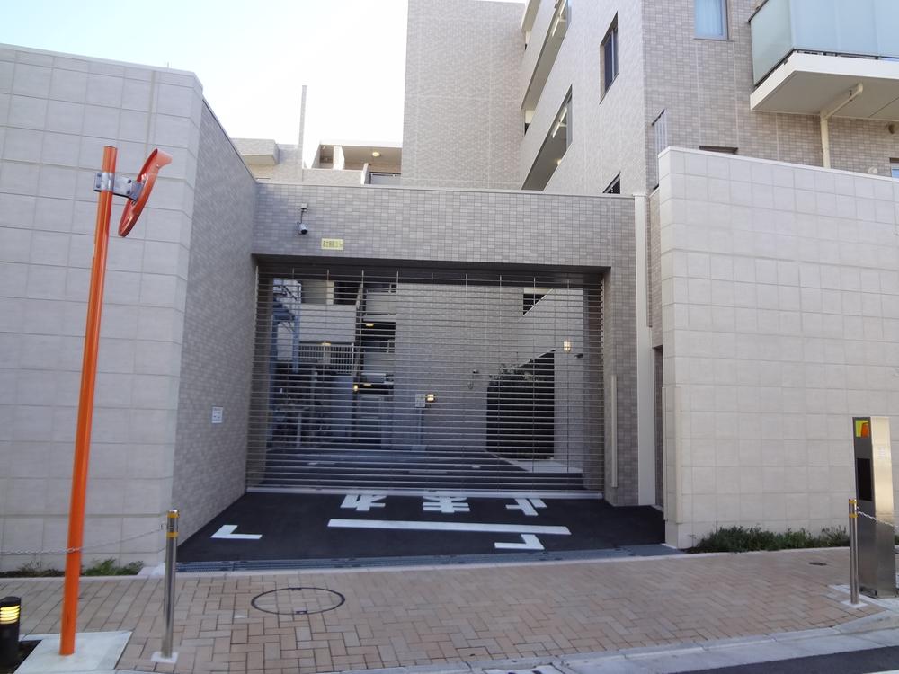 Parking lot. Parking (shutter gate)