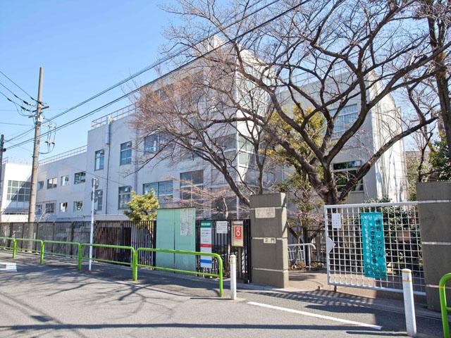 Junior high school. 740m until Itabashi Mukaihara Junior High School