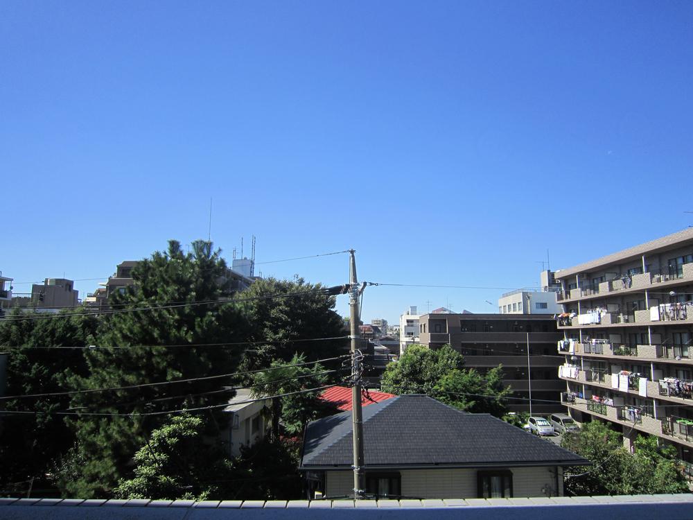 View photos from the dwelling unit. View from the site (October 2013) Shooting