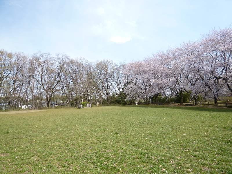 park. 290m to Akatsuka Park