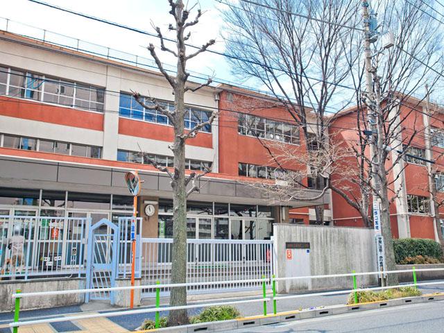 Primary school. 472m until Itabashi Takashima second elementary school