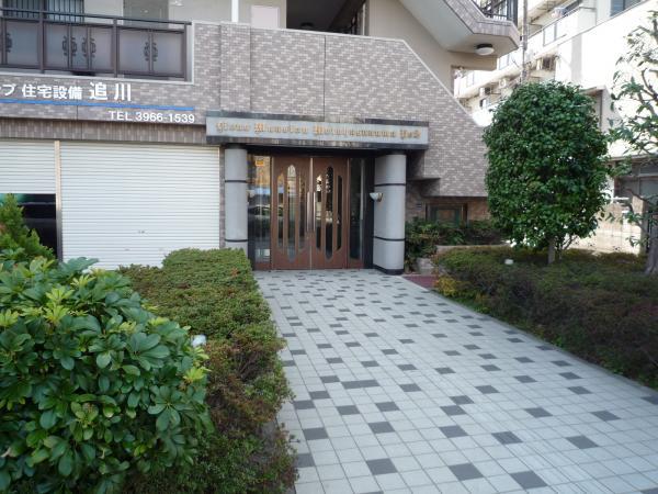 Entrance. ◎ apartment entrance