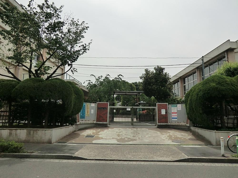 Primary school. 425m until Itabashi cortex Elementary School