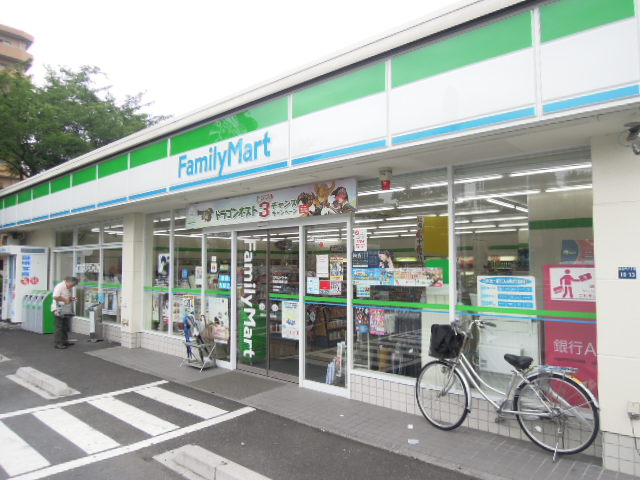 Convenience store. FamilyMart Itabashi Market Street store up (convenience store) 634m