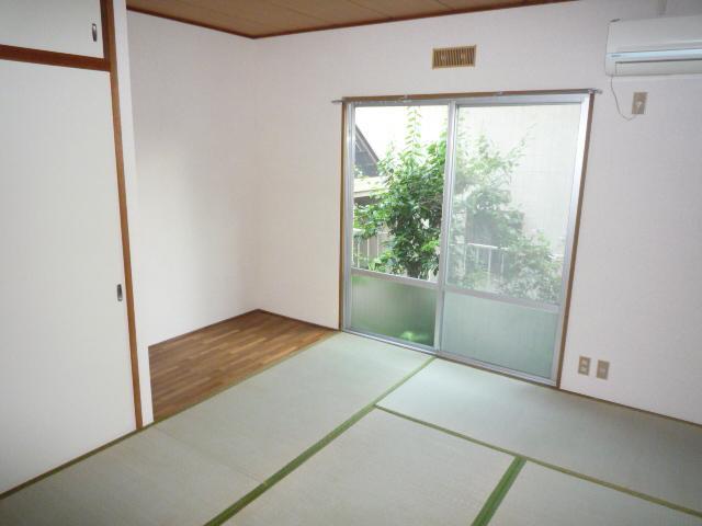 Other room space. Japanese-style room to settle