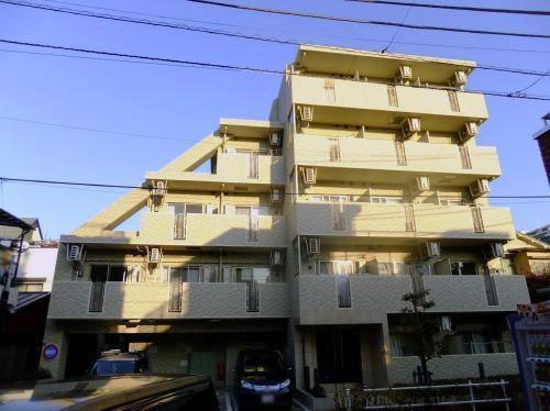 Local appearance photo. Local (12 May 2013) Shooting