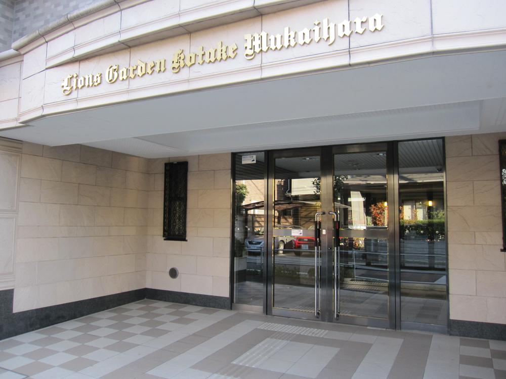 Entrance. Common areas