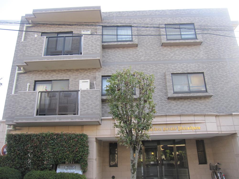 Local appearance photo. Local (11 May 2013) Shooting