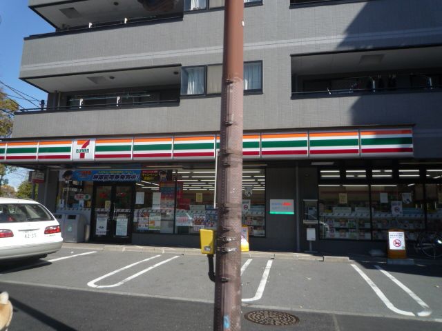 Convenience store. 630m to Seven-Eleven (convenience store)