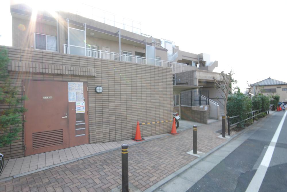 Local appearance photo. Local (11 May 2013) Shooting