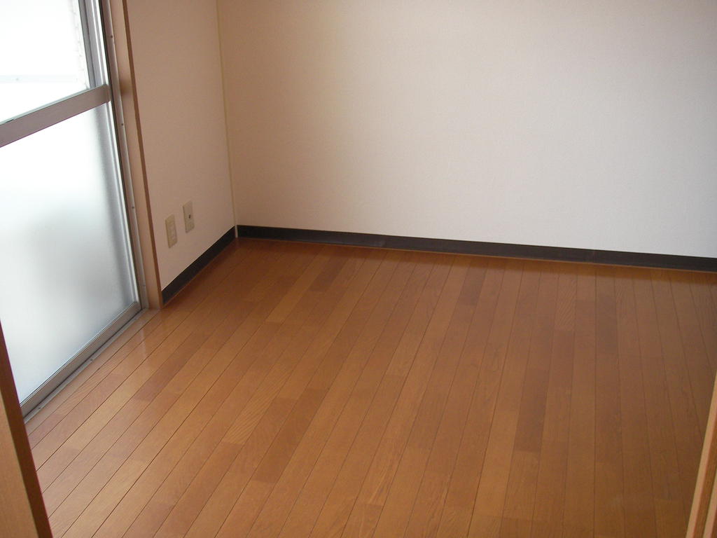 Other room space. Flooring