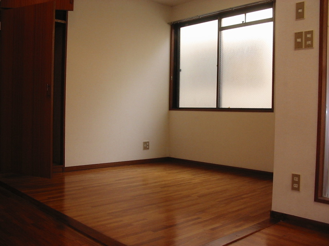 Other room space. Spacious with LDK about 9 tatami! 