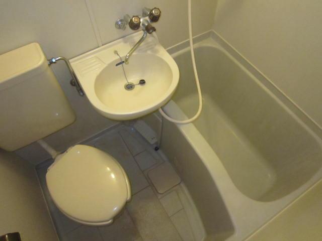 Bath. Wash basin ・ With toilet