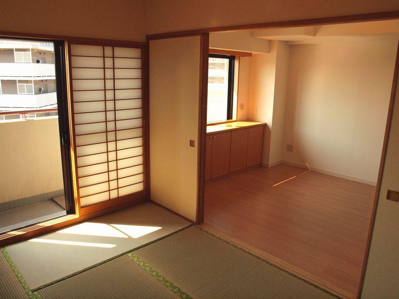 Non-living room. Yang per facing south ・ Ventilation is outstanding.