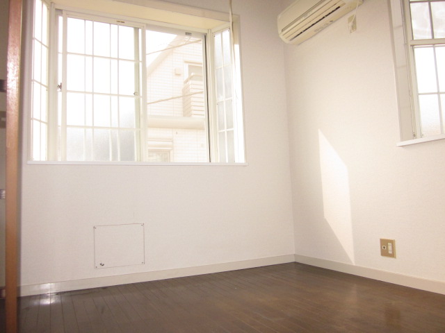 Living and room. top floor ・ Corner room ・ Two-sided lighting