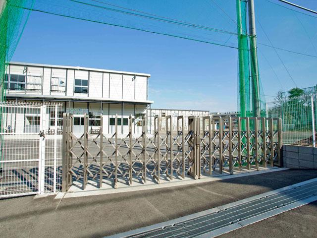 Junior high school. 850m until Itabashi Akatsuka second junior high school